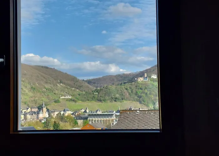Dachgeschosswohnung Mit Burgblick In Kues